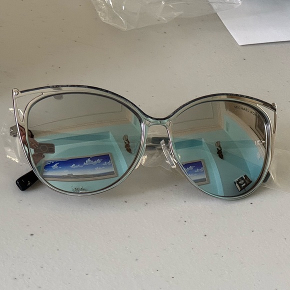 NEW Michael Kors INA MK1020 Cat Eye Sunglasses - Picture 11 of 12